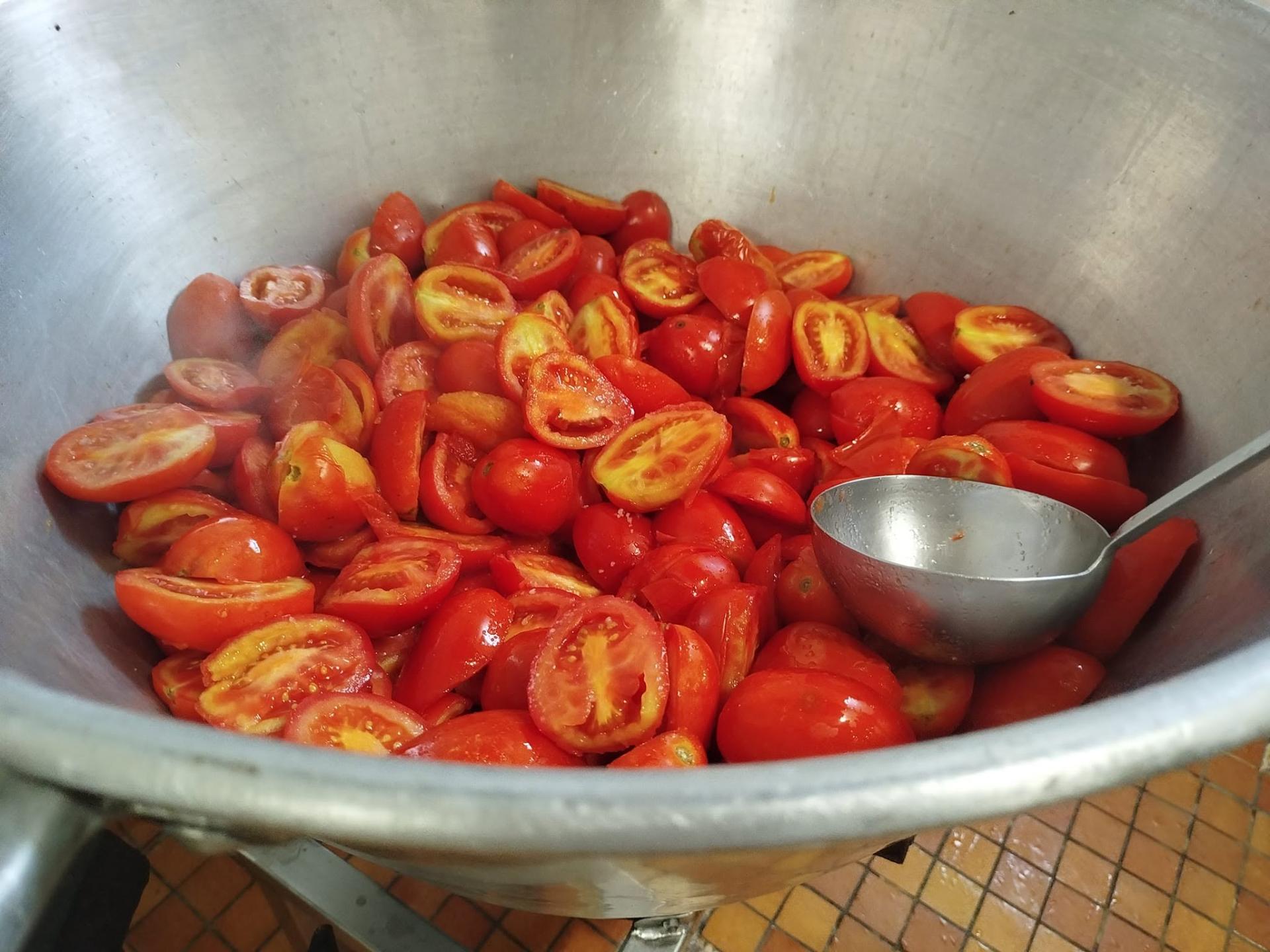 Ketchup épicé transformé à la ferme
